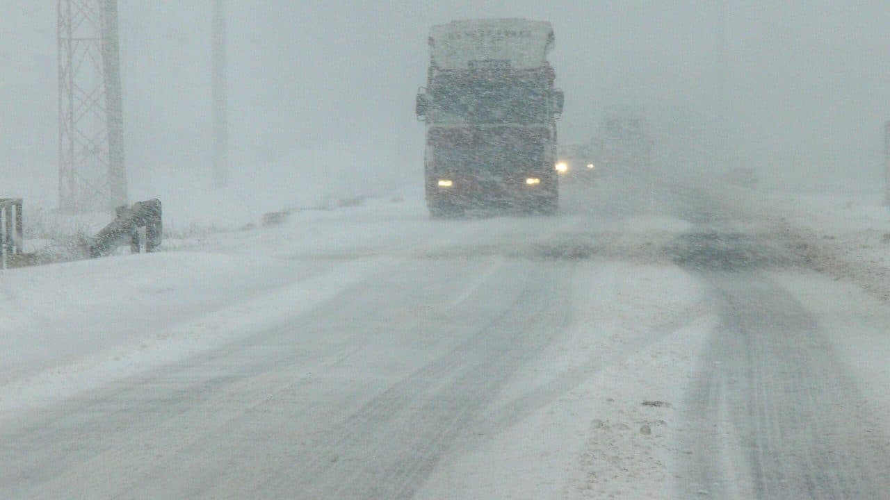 Vreme rea în toată țara: ninsori, frig și viscol în următoarele zile