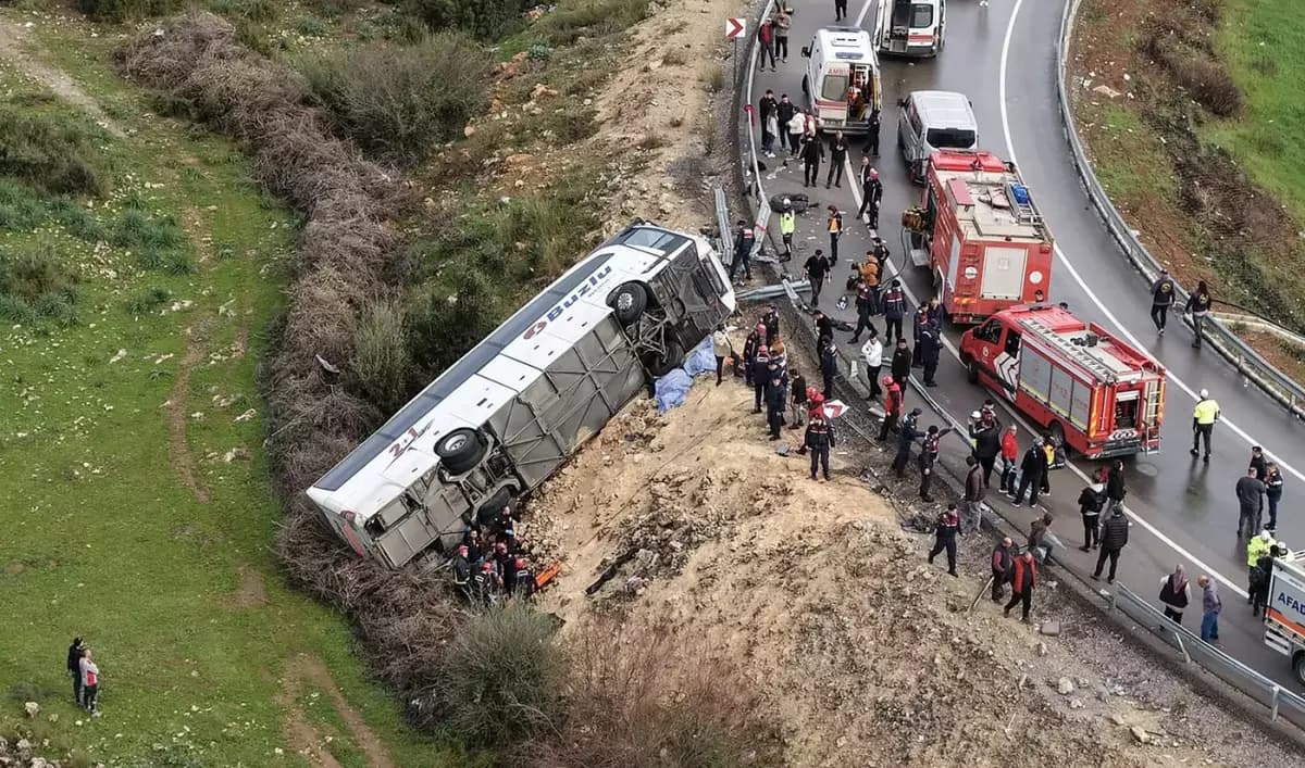 Tragedie în Antalya: Opt morți și zeci de răniți după ce un autocar s-a răsturnat / video