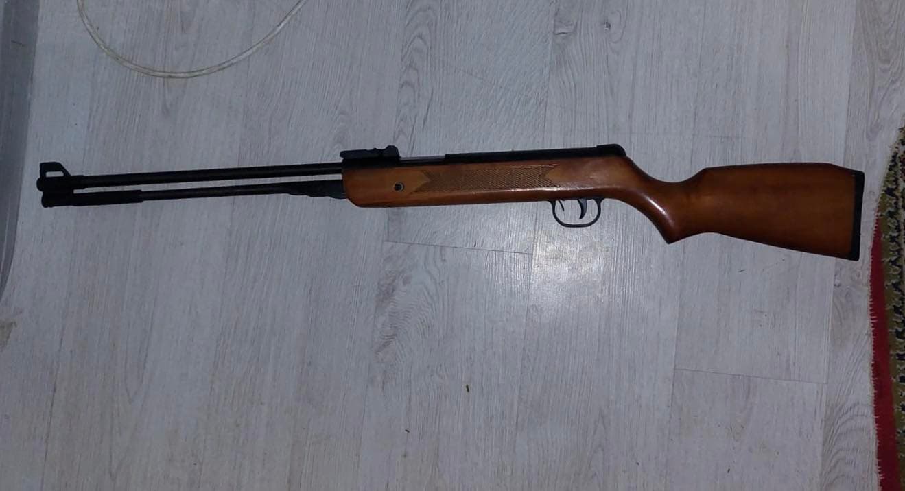 Bărbat din Merghindeal, cercetat penal după ce și-a modificat arma: avea încărcător cu 8 cartușe