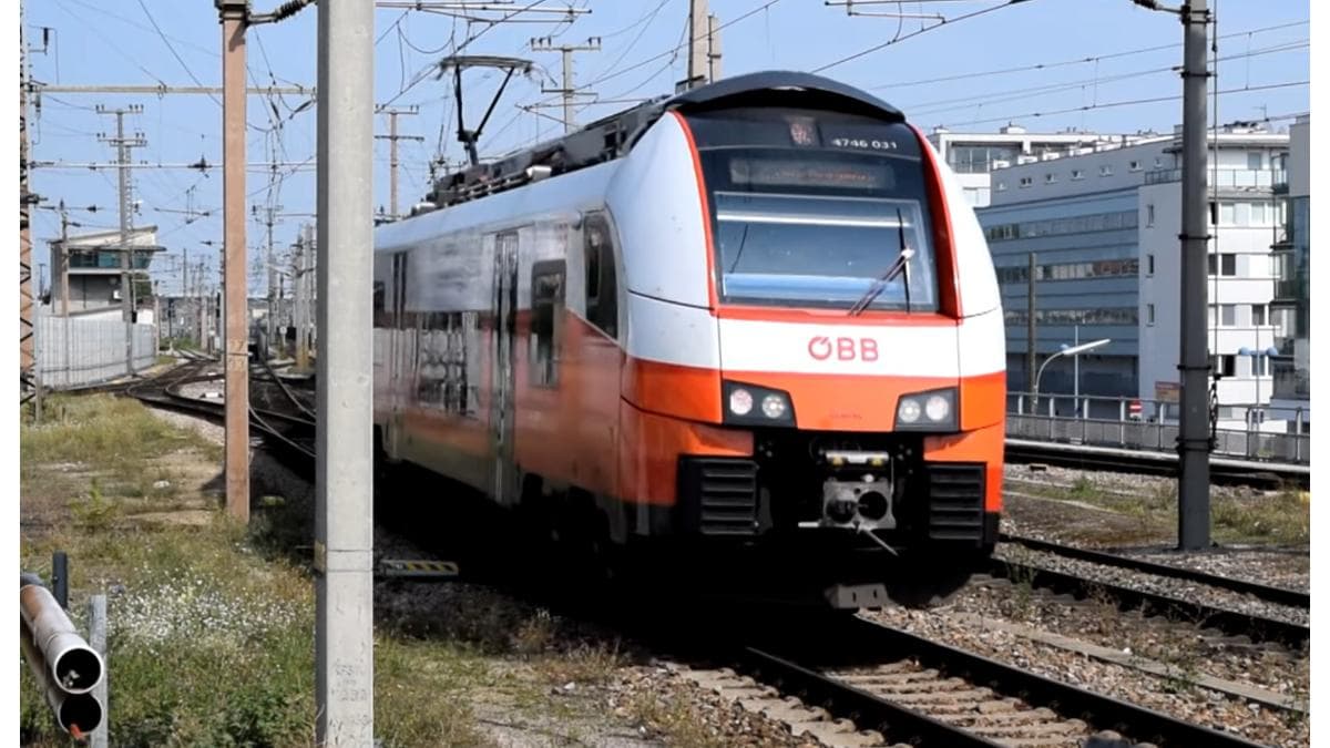 Panică într-un tren din Austria: trei români au amenințat controlorul cu cuțitul